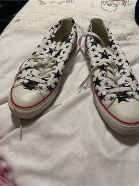 Converse White Canvas Low-Top Sneakers with Black Star Print and Red Trim 10